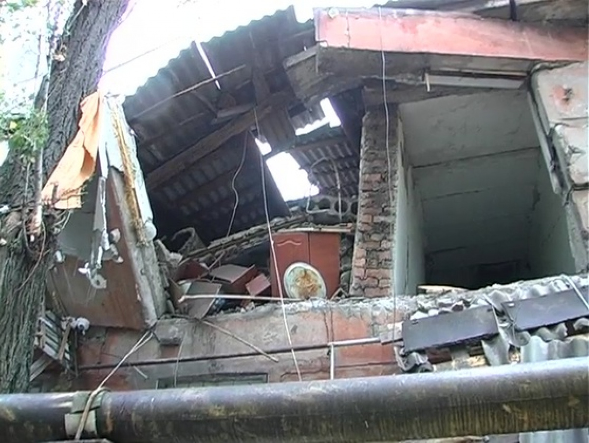 В жилом доме Перевальска произошел взрыв, пострадала пенсионерка