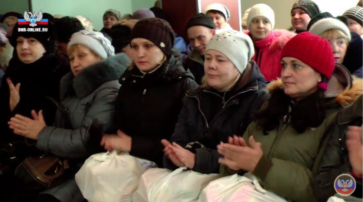 «ДНР» торжественно выдала продукты работникам «Стирола», которые «готовы идти за Захарченко»