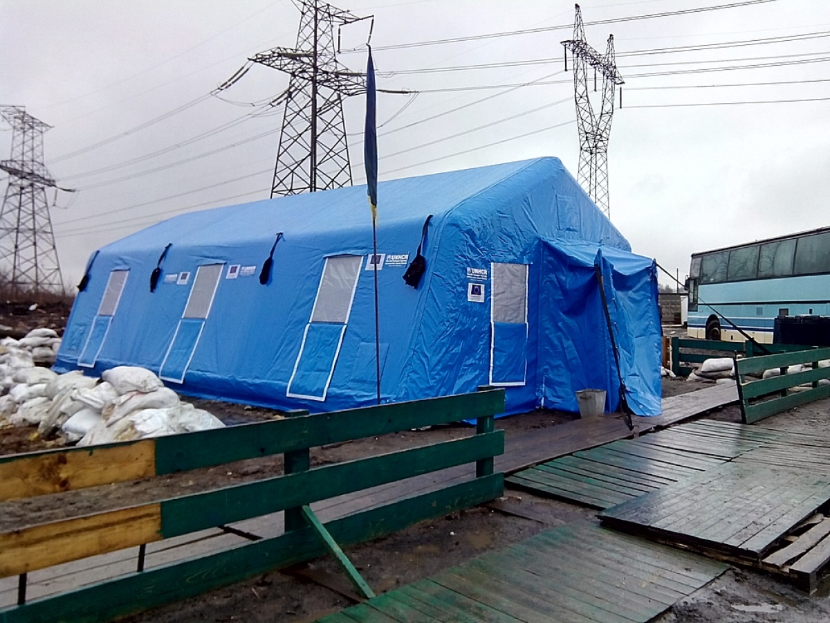 На КПВВ «Майорск» обстреляли пункт оказания помощи с 11 мирными жителями 