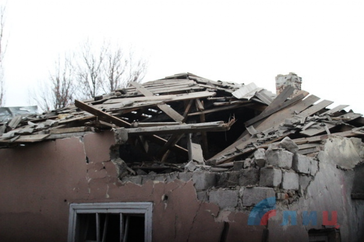 «ЛНР»: В Первомайске обстрелами разрушен жилой дом