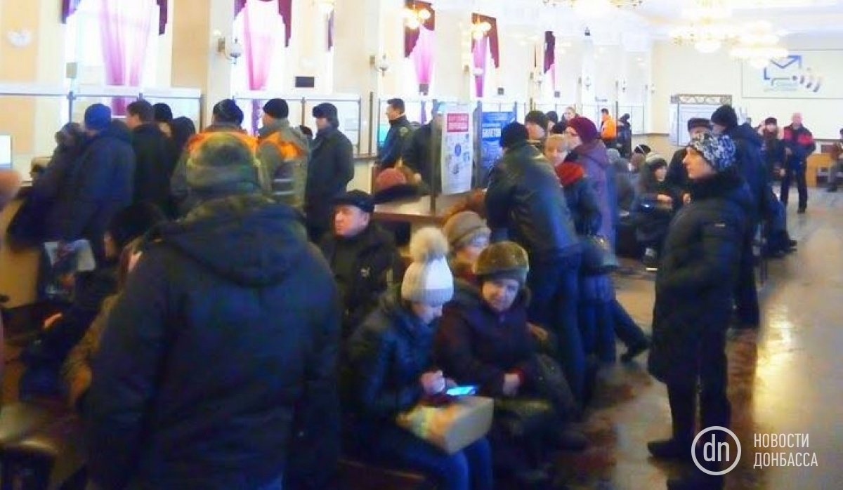 В Донецке по-прежнему очереди за стартовыми пакетами «Феникса»