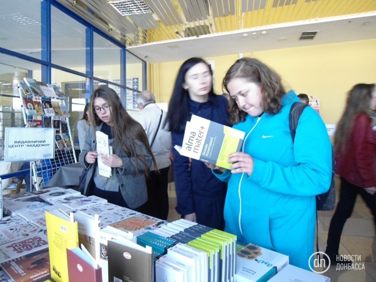 В Мариуполе проходит первый книжный фестиваль