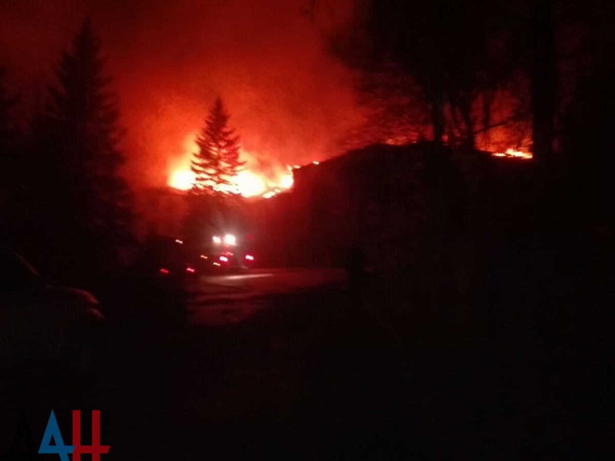 В Донецке горит здание шахты «Куйбышевская»