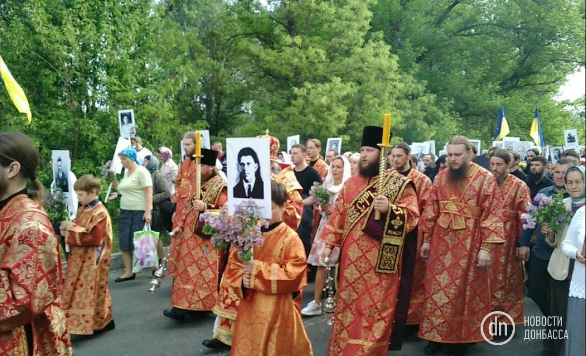 9 мая в Святогорске: «Бессмертный полк», православные монахи и флаги Украины в одном шествии
