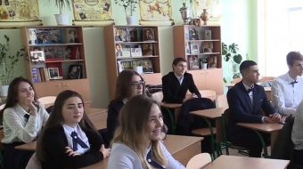 How can school students and school leavers from the uncontrolled territory get Ukrainian education?