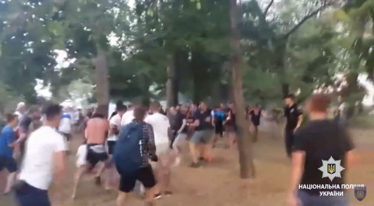 Двое полицейских пострадали во время еще одной драки болельщиков перед матчем «Шахтер» – «Динамо» в Одессе