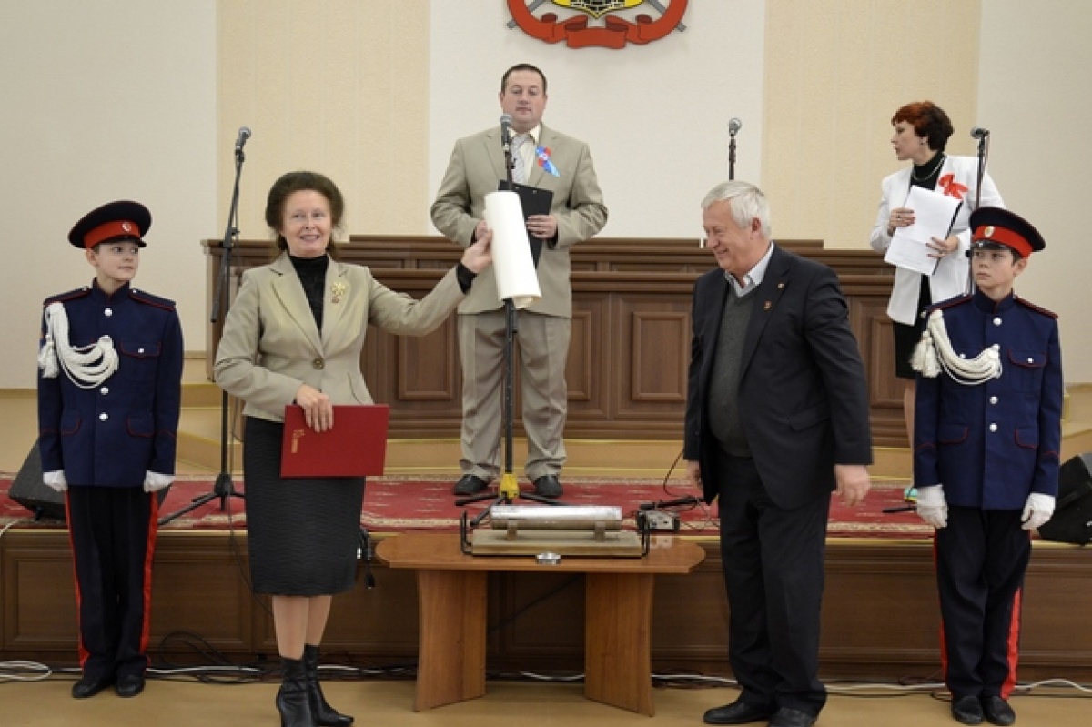 В Луганске вскрыли и прочитали «капсулу времени»