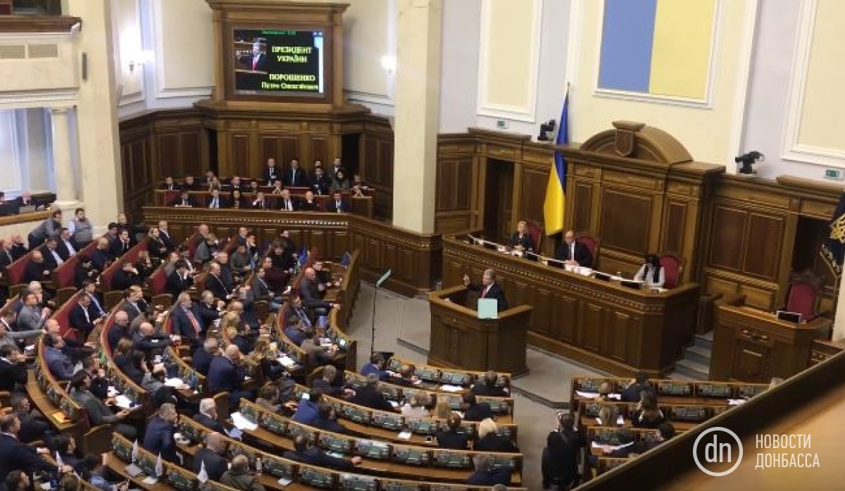 В десяти областях Украины вводится военное положение 
