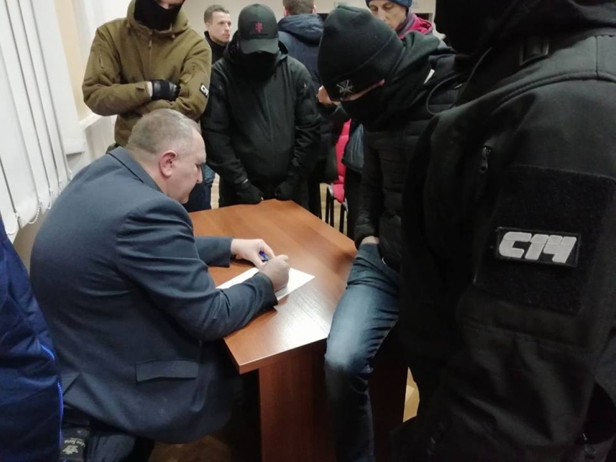 В Днепре главу избирательной комиссии-участника пророссийских митингов побили праворадикалы