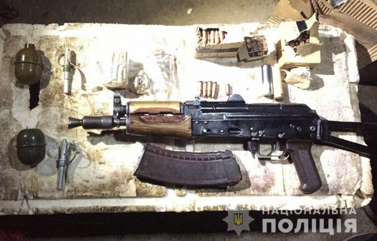 В Мариуполе в гараже нашли оружие, похищенное из луганского отделения полиции в 2014 году