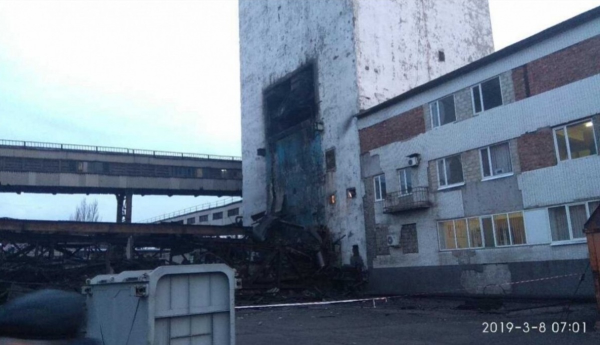 На шахте в Донецке обрушился мост
