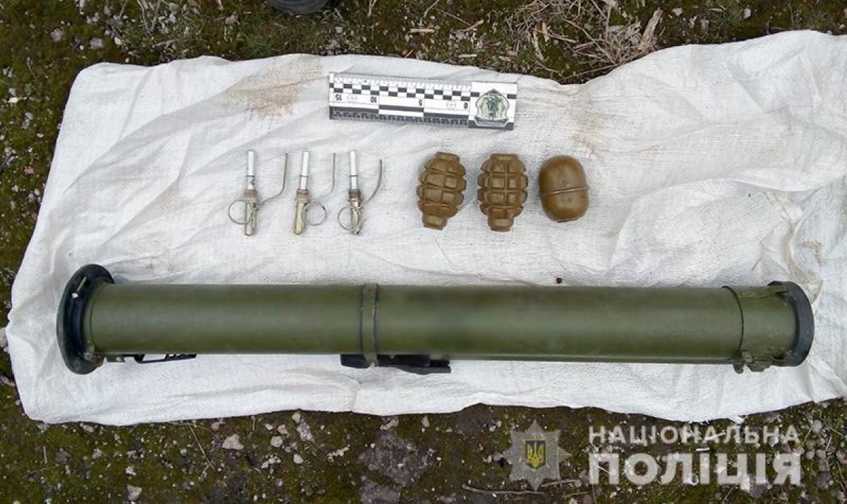 Полиция нашла очередной схрон с оружием в Мариуполе