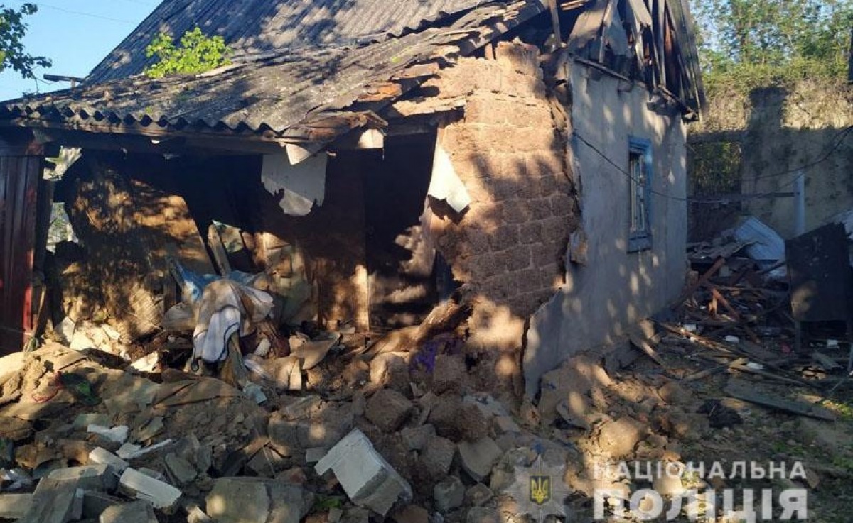 Обстрел Марьинки: повреждены 6 домов и 2 машины