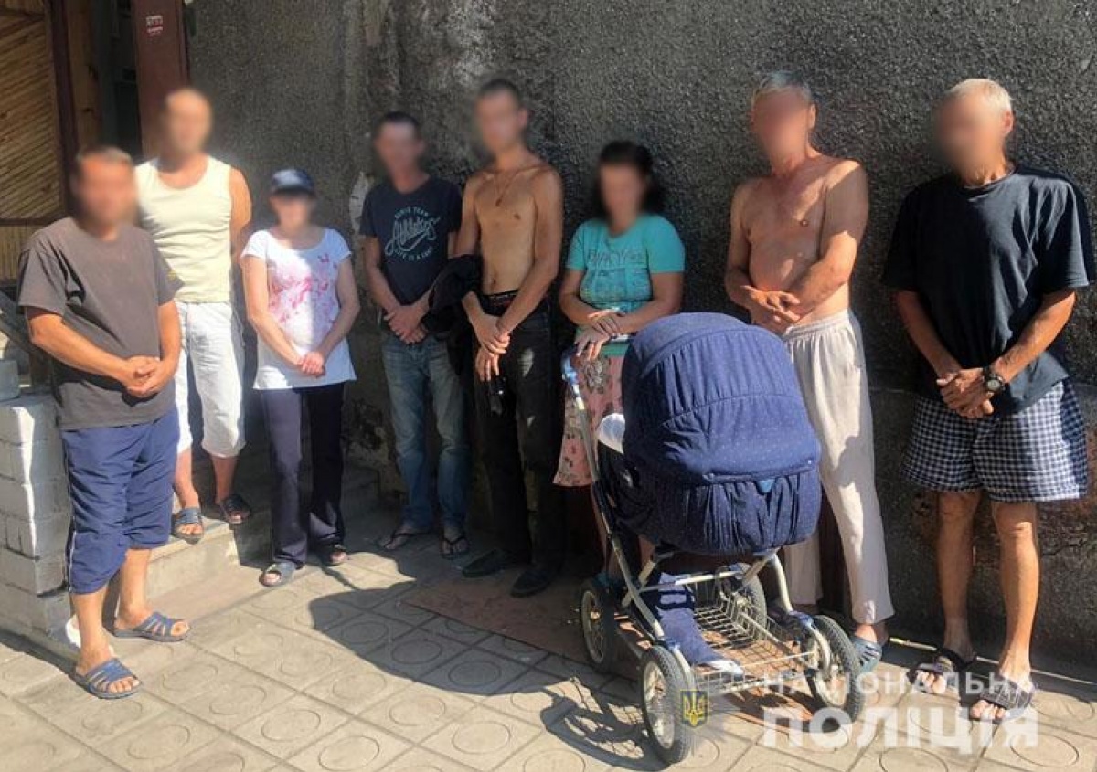 В Донецкой области полиция нашла «трудовые лагеря», где в рабстве были около 100 человек