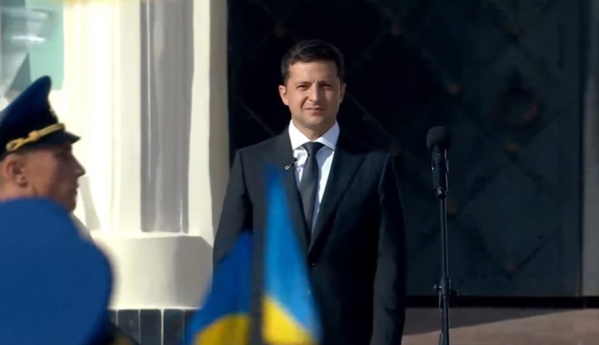 Торжество в честь флага Украины: Зеленский не выступал, Нацгвардия показала трюки с оружием