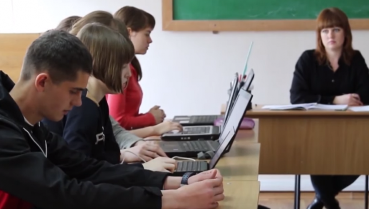 Как дети из Донецка и Луганска получают украинское образование
