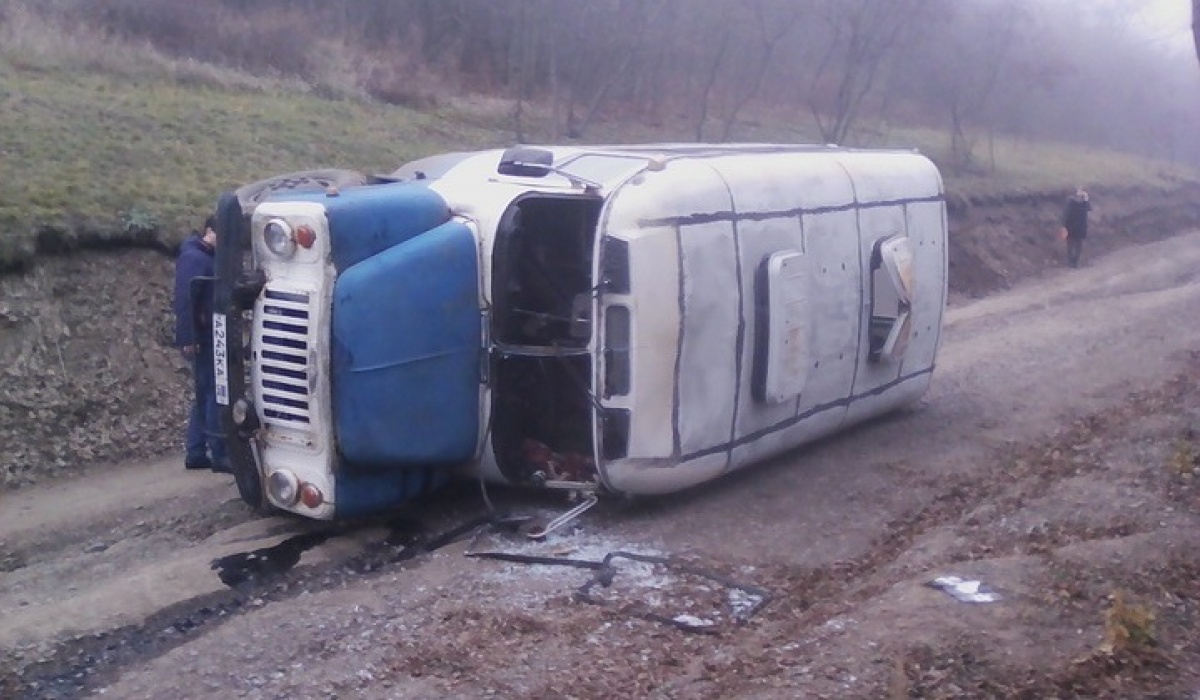 В Ровеньках перевернулся автобус: пострадали 8 человек