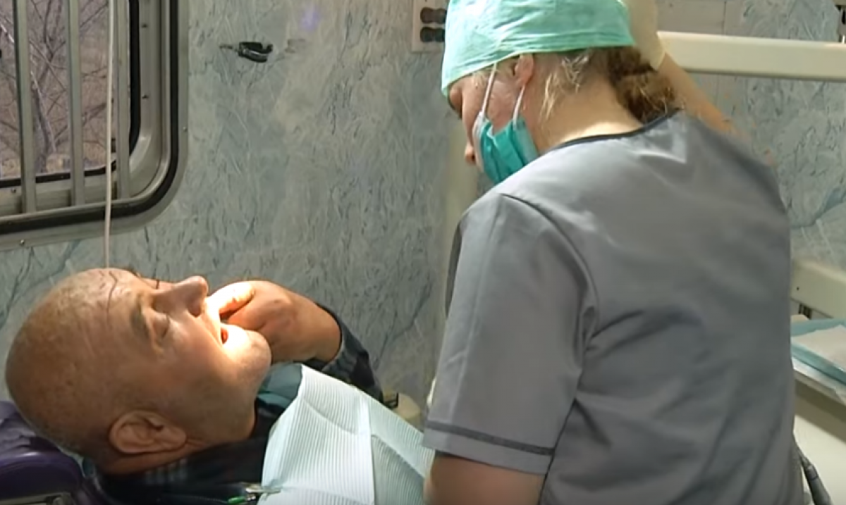 Как врачи-волонтеры лечат людей в «серой зоне» Донбасса