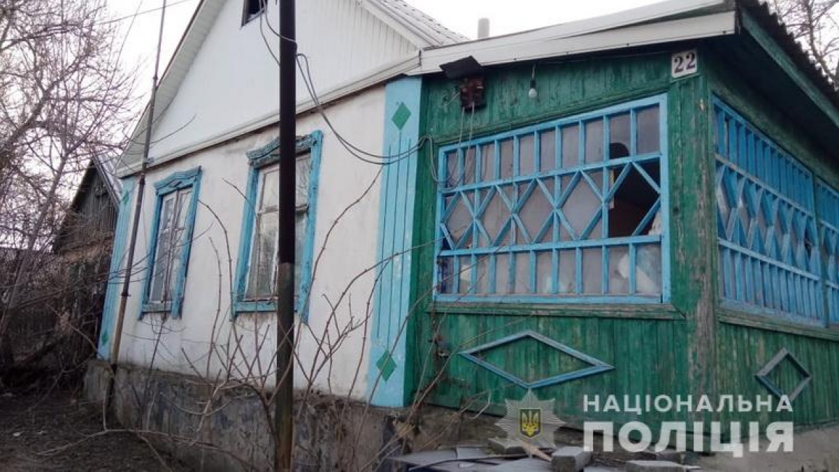 Боевики обстреляли Золотое-4: повреждены жилые дома