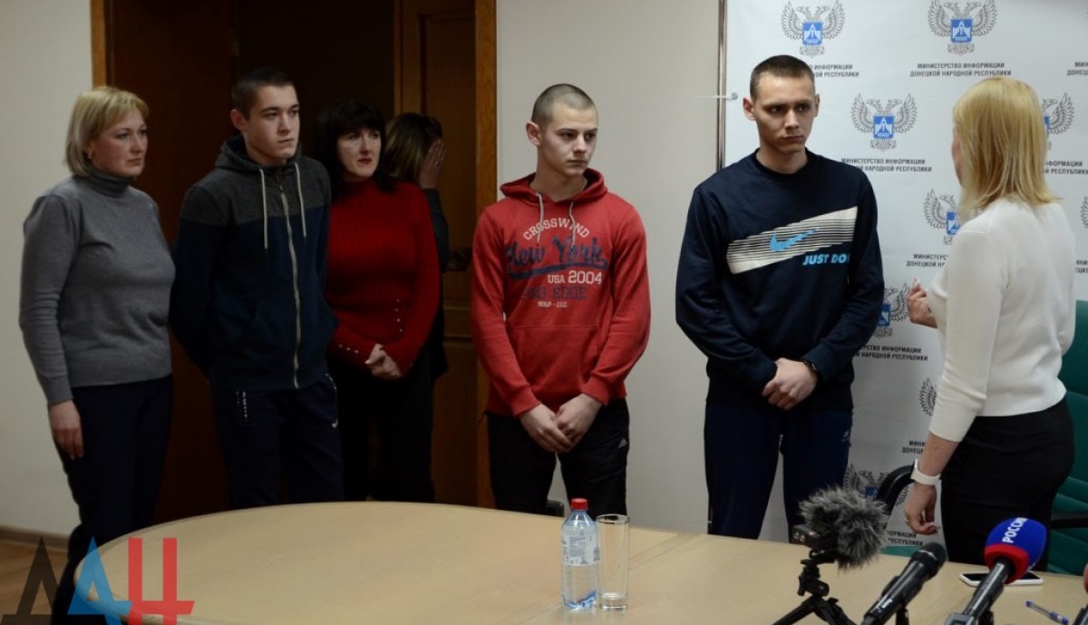 «ДНР» отпустит трех подростков, которых задержала три года назад по обвинению в диверсиях