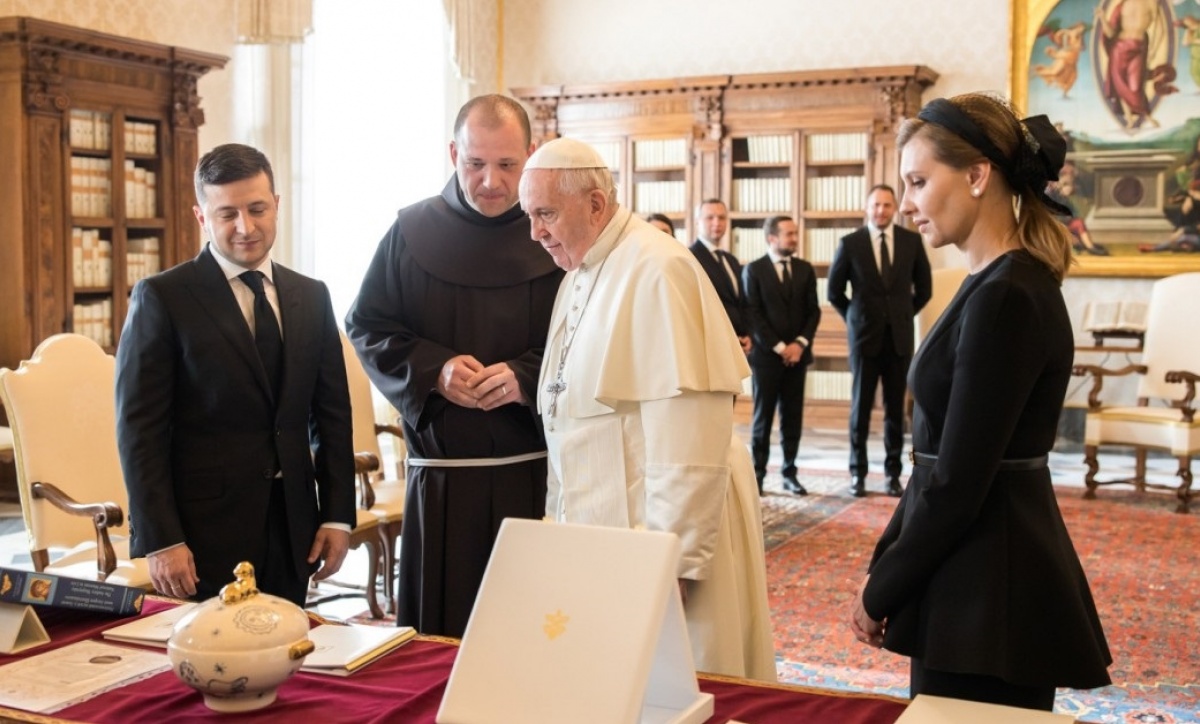 Зеленский рассказал, что папа римский назвал его «президентом мира». Пригласил Франциска на Донбасс