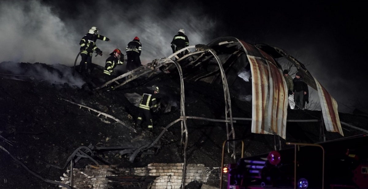 В Луганской области сгорел склад, на котором было 800 тонн семечек