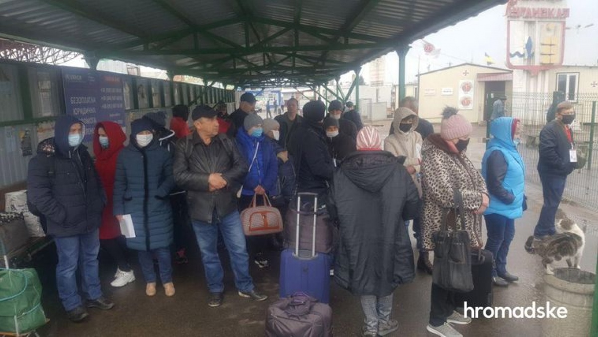 Около 30 человек хотят пересечь «Станицу Луганскую», несмотря на закрытие КПВВ