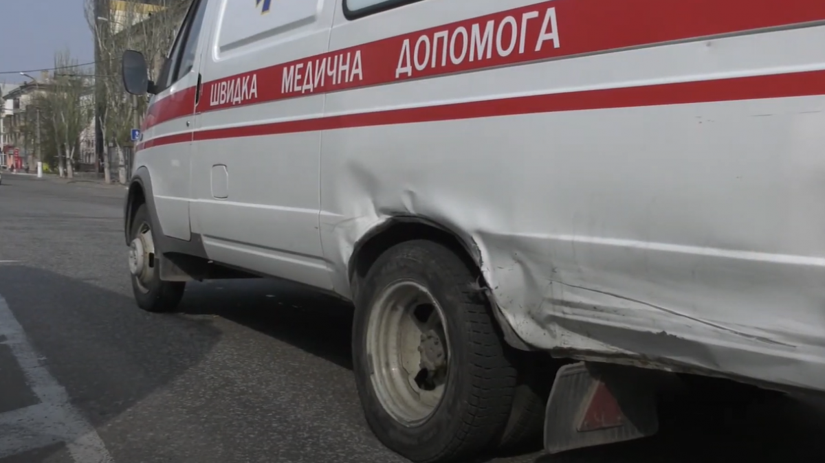 В Луганске автомобиль скорой попал в ДТП: пострадал пешеход