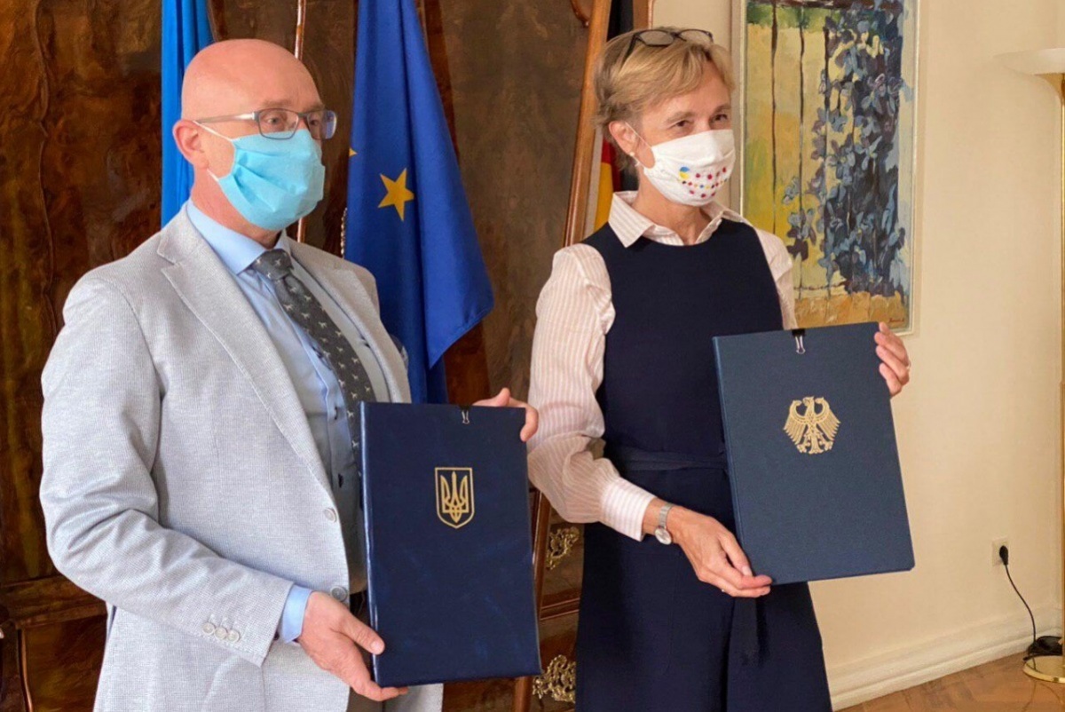 Украина и Германия подписали соглашение об обеспечении переселенцев жильем