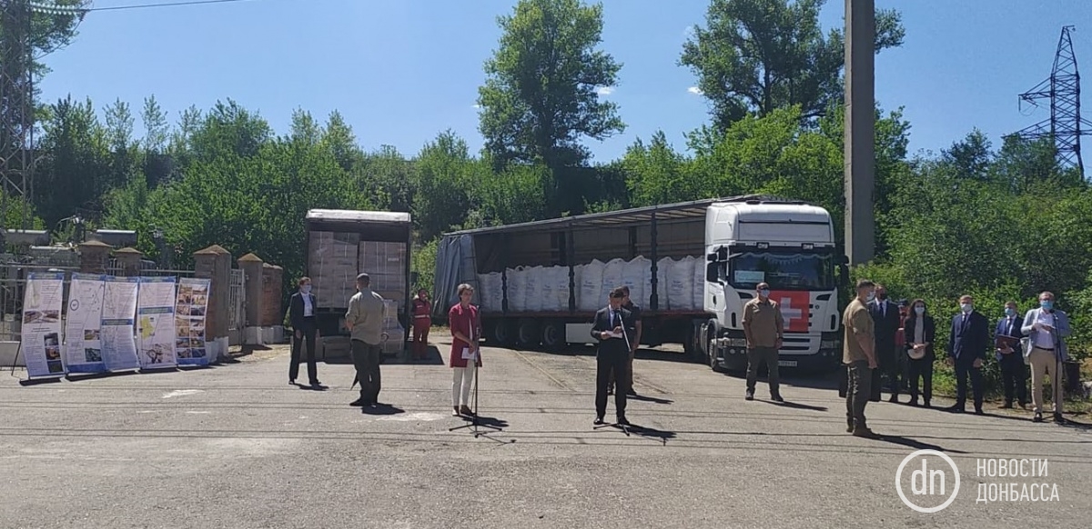 Швейцария передала 300 тонн реагентов для очистки воды на Донбассе
