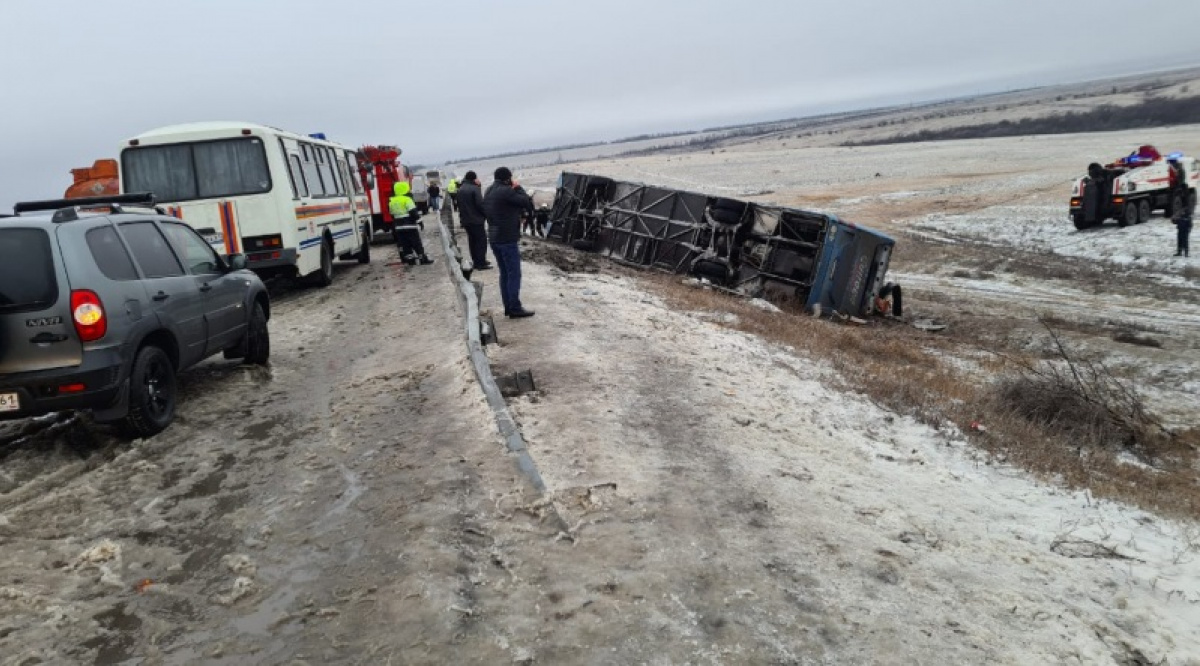 Автобус, ехавший на Донбасс, попал в ДТП под Ростовом. Погибли два человека