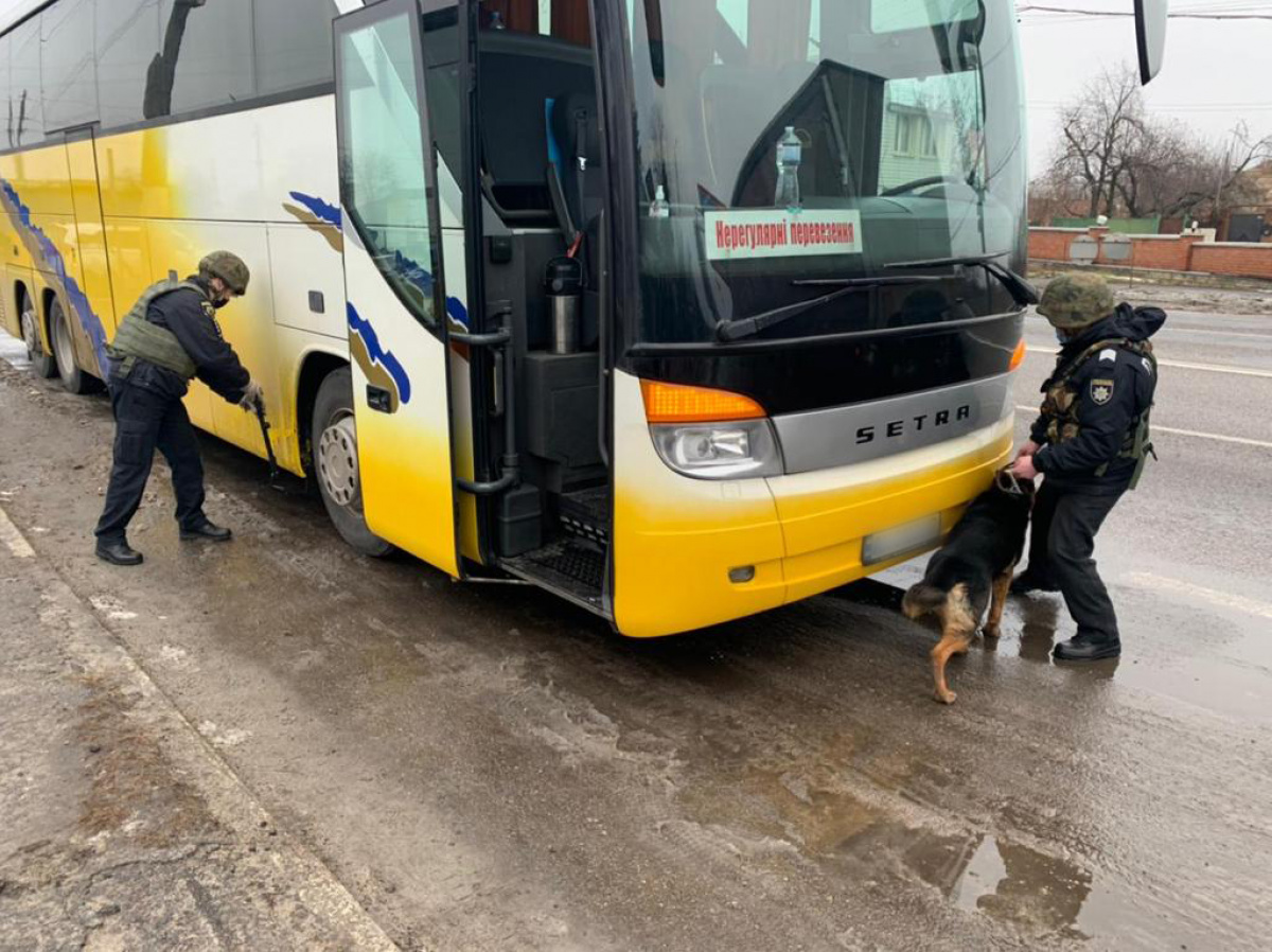 Автобус со сторонниками ОПЗЖ не доехал из Харькова в Киев. В поездку вмешался «Нацкорпус»