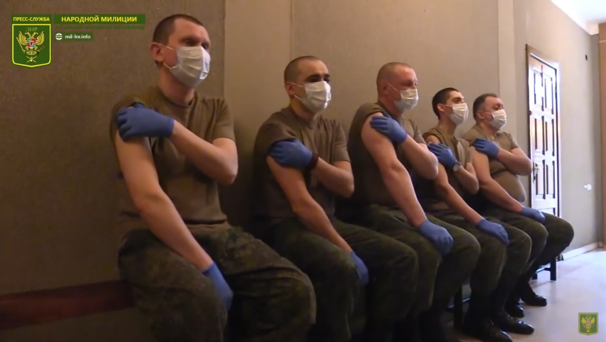 В «Л-ДНР» показали вакцинацию от ковида в своих вооруженных формированиях