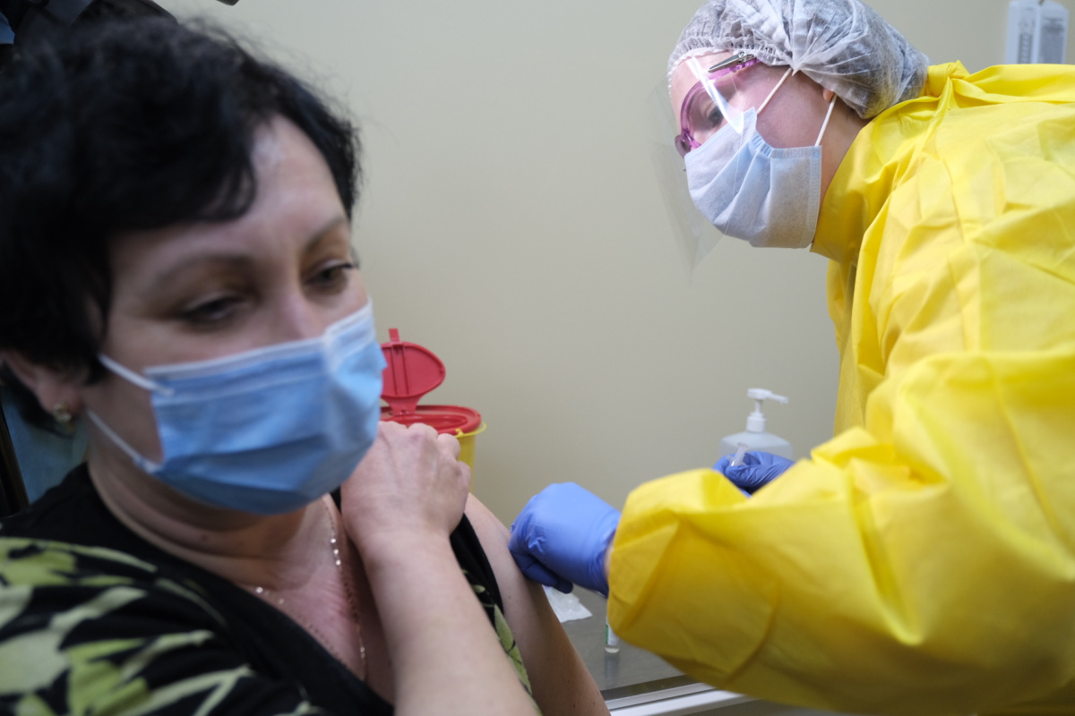 Первый день вакцинации от коронавируса в Донецкой области