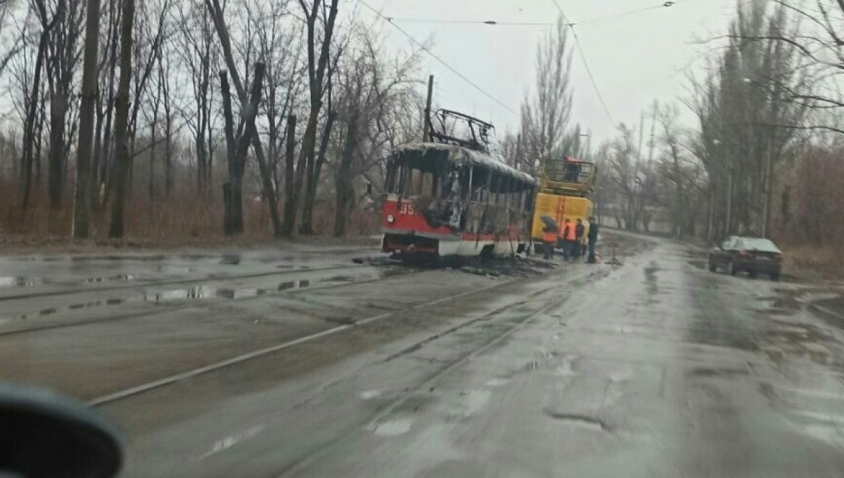 В Донецке сгорел ехавший трамвай