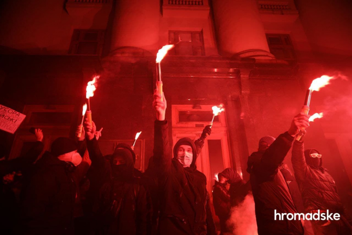 Акция сторонников Сергея Стерненко под зданием Офиса президента