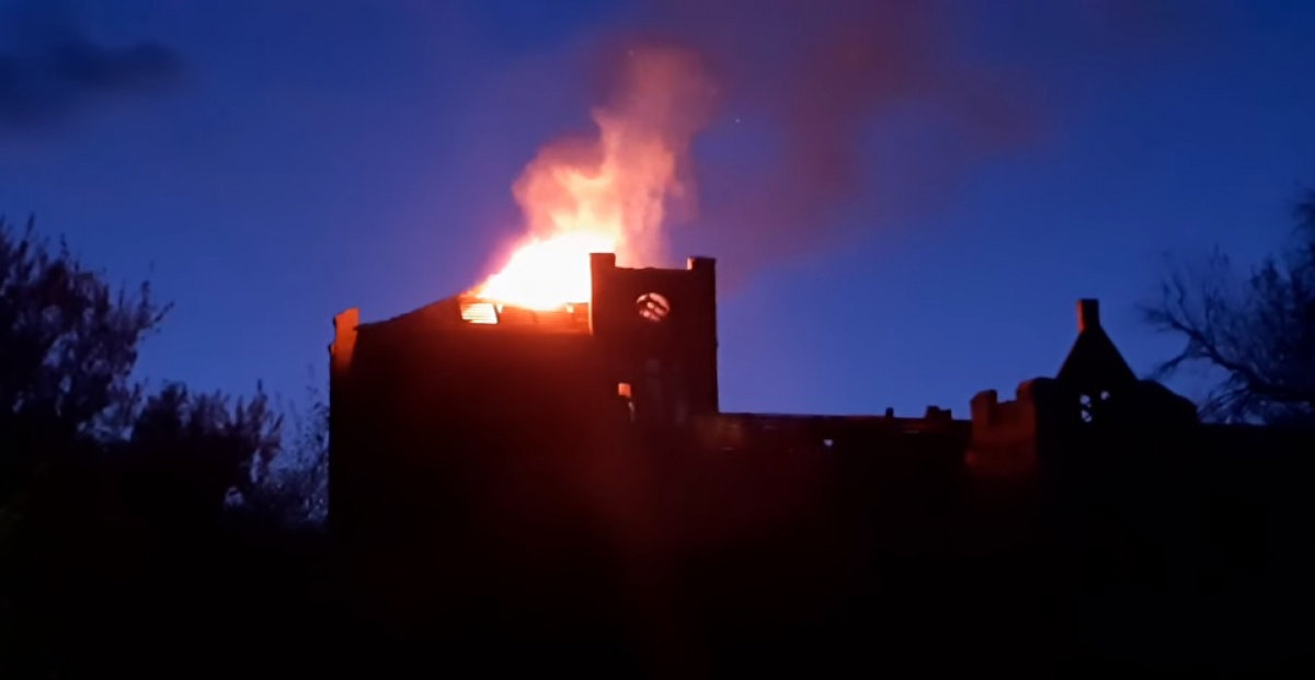 В Лисичанске горело здание Бельгийской больницы