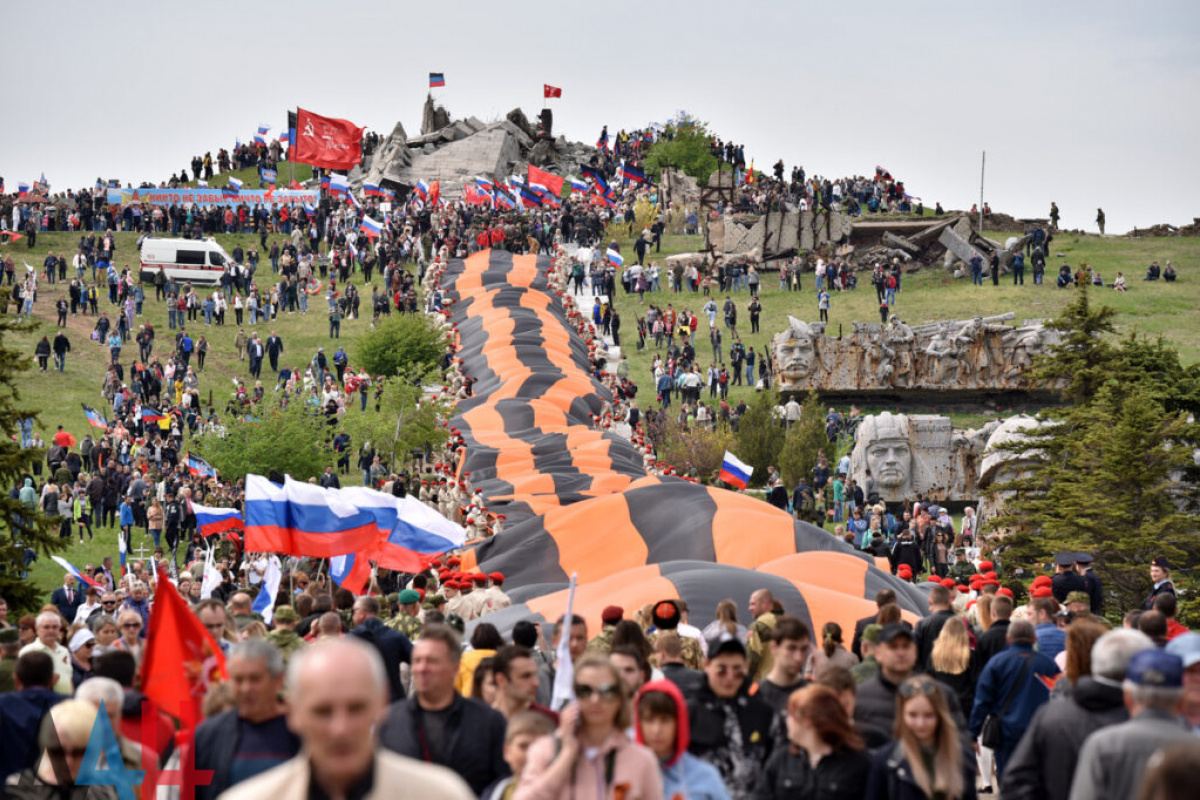 «ДНР» все же допустила массовое скопление людей перед Днем победы