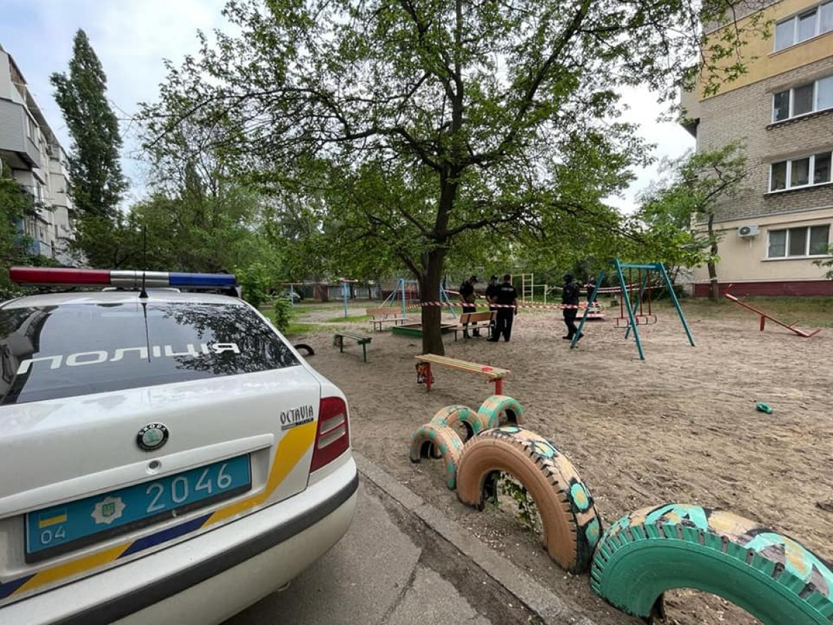 Девочка пострадала от взрыва на детской площадке / Фото: полиция Луганской области