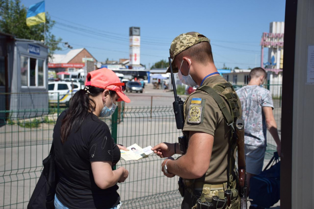 Число пассажиров на КПВВ Донбасса за неделю уменьшилось