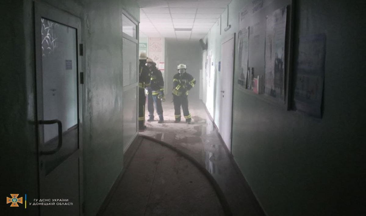 Пожар в поликлинике Волновахи. Фото: ГСЧС
