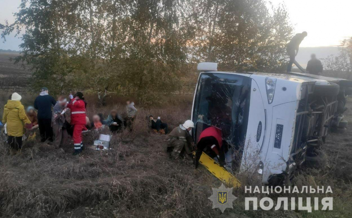 Автобус из Луганской области перевернулся на Полтавщине: пострадали 11 человек