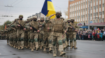 Военный парад в Северодонецке. Фото: Луганская ОГА