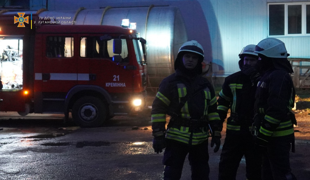 Пожар на территории пивоваренного завода в Кременной. Фото: ГСЧС