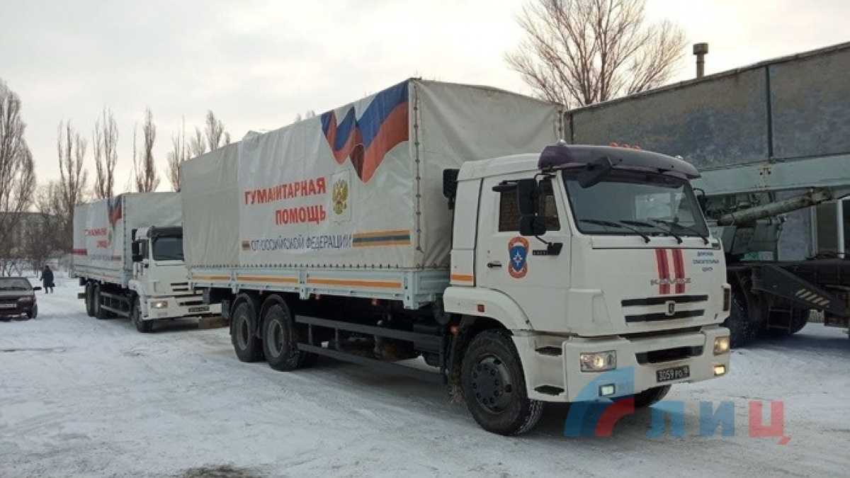 Автомобили российского конвоя в Луганске. Фото: «ЛИЦ»
