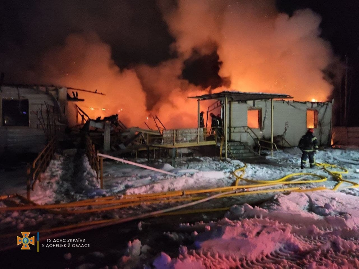 На территории санатория в Донецкой области произошел пожар