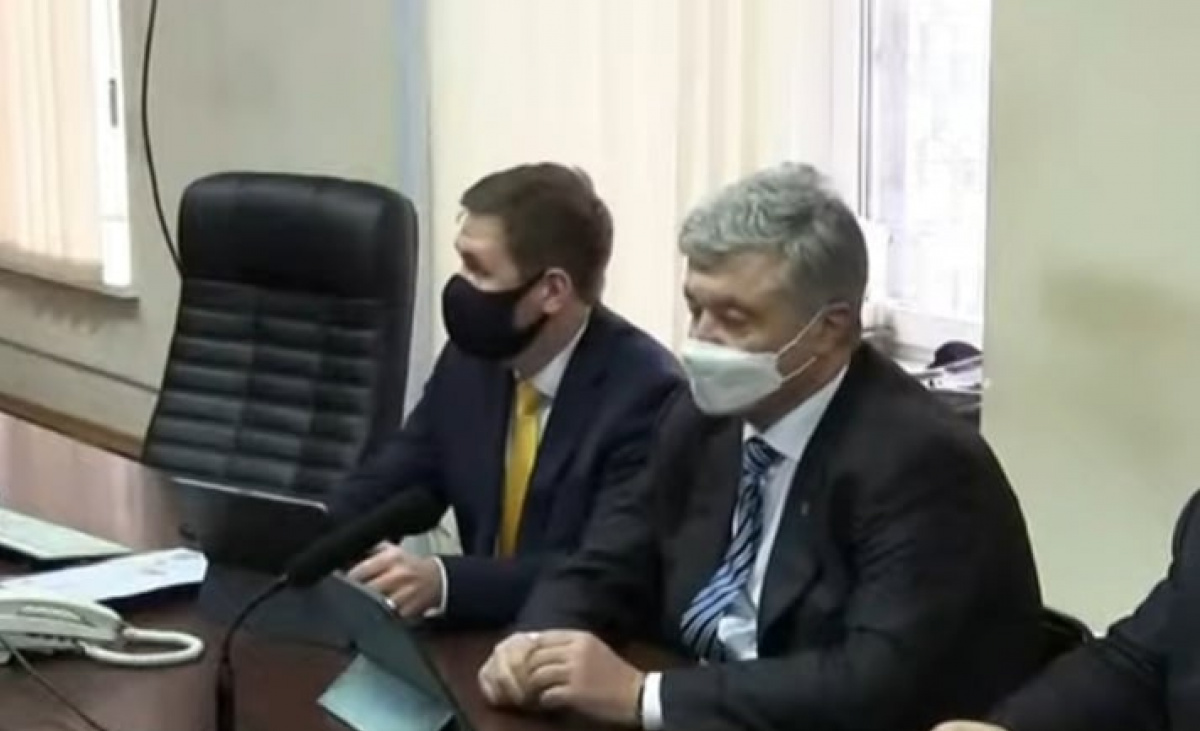 Петр Порошенко в суде. Скриншот УНН