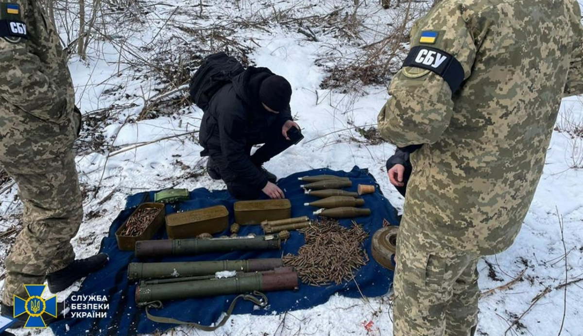 В Донецкой области обнаружен тайник. Фото: СБУ