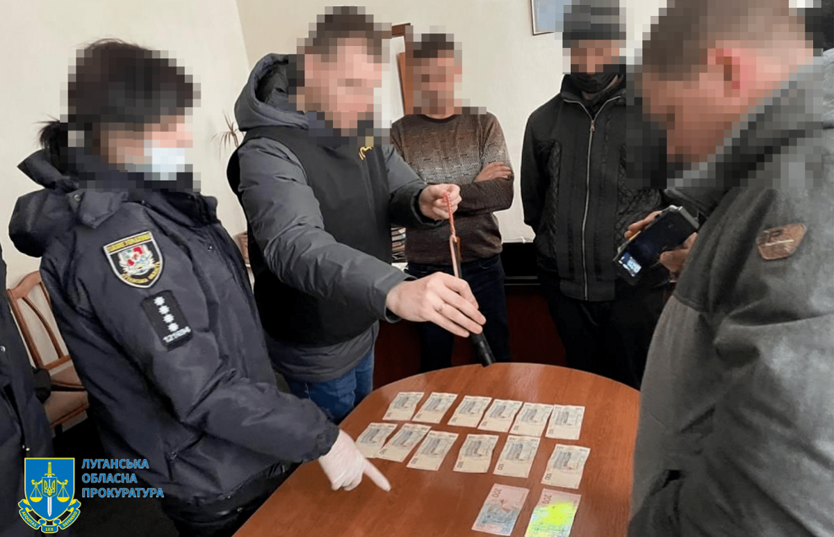 Задержание чиновника облавтодора за взятку. Фото: Прокуратура Луганской области