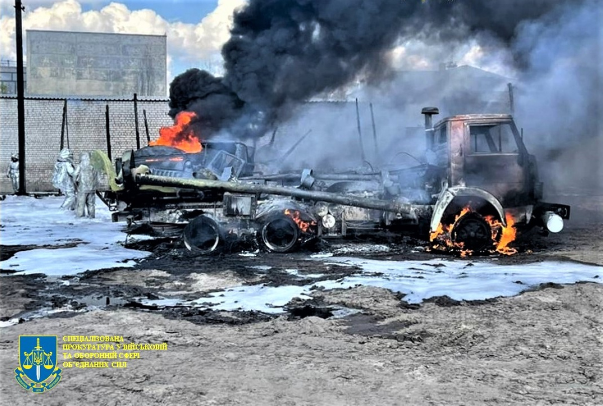 Пожар в воинской части в Рубежном Луганской области.
Фото: Специализированная прокуратура в военной и оборонной сфере объединенных сил